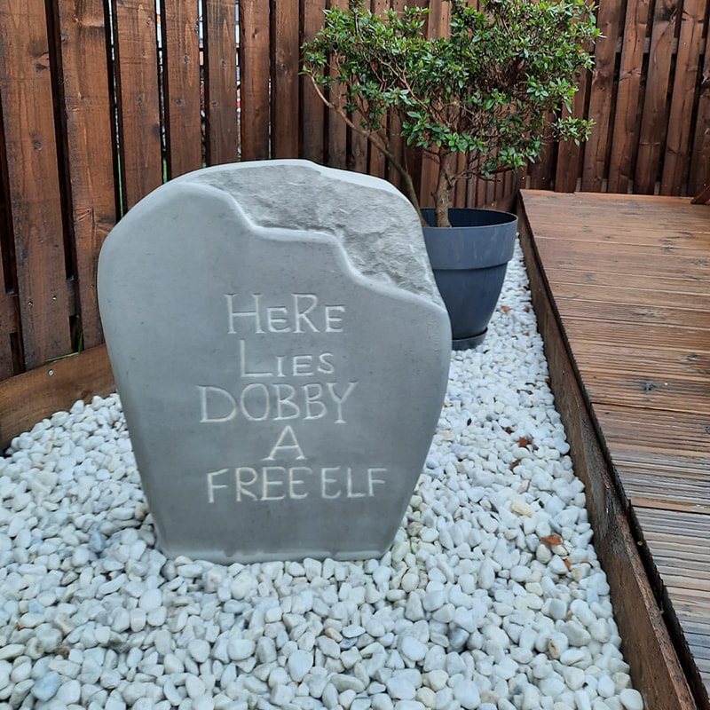 Harry potter stone / Dobbys headstone